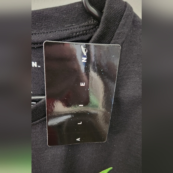 👽 Alien Xenomorph Graphic T-Shirt – Men’s Large, NWT, Alien Earth Design - Picture 4 of 11